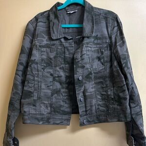 Loft women’s green camo jean jacket. Size xl like new. Casual and relaxed.